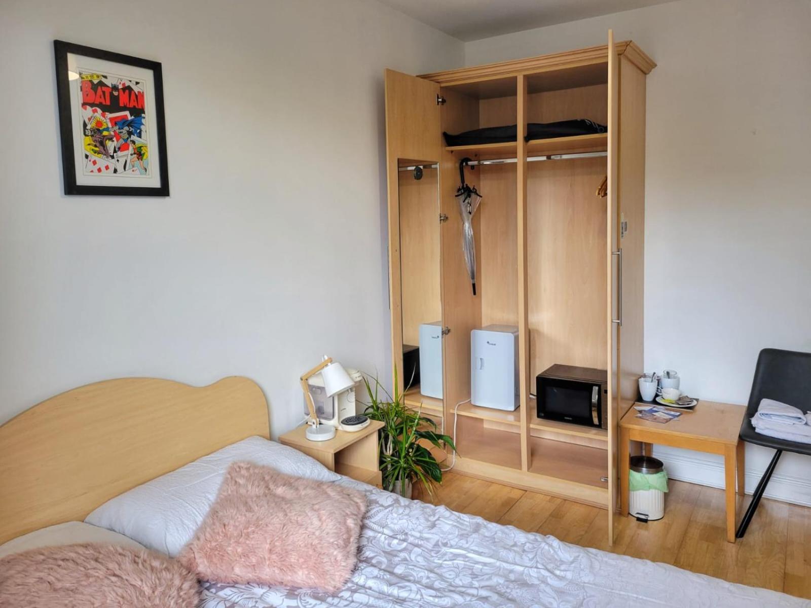 With Free Parking Private In Shared Flat Homestay Galway
